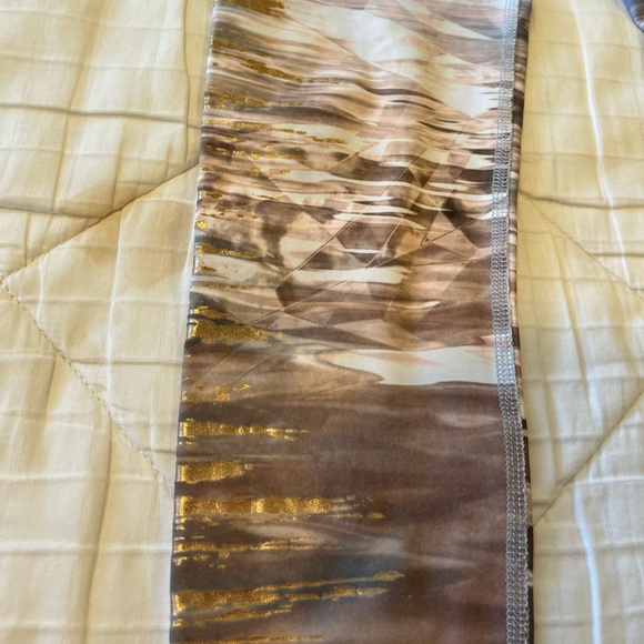 Leggings since medium- fit like a small - Picture 3 of 3